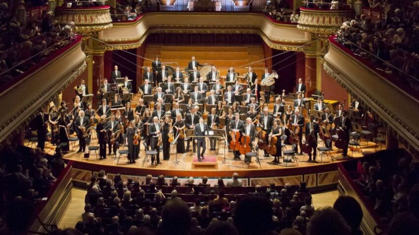 Věc Makropulos, suita z opery pro velký orchestr
